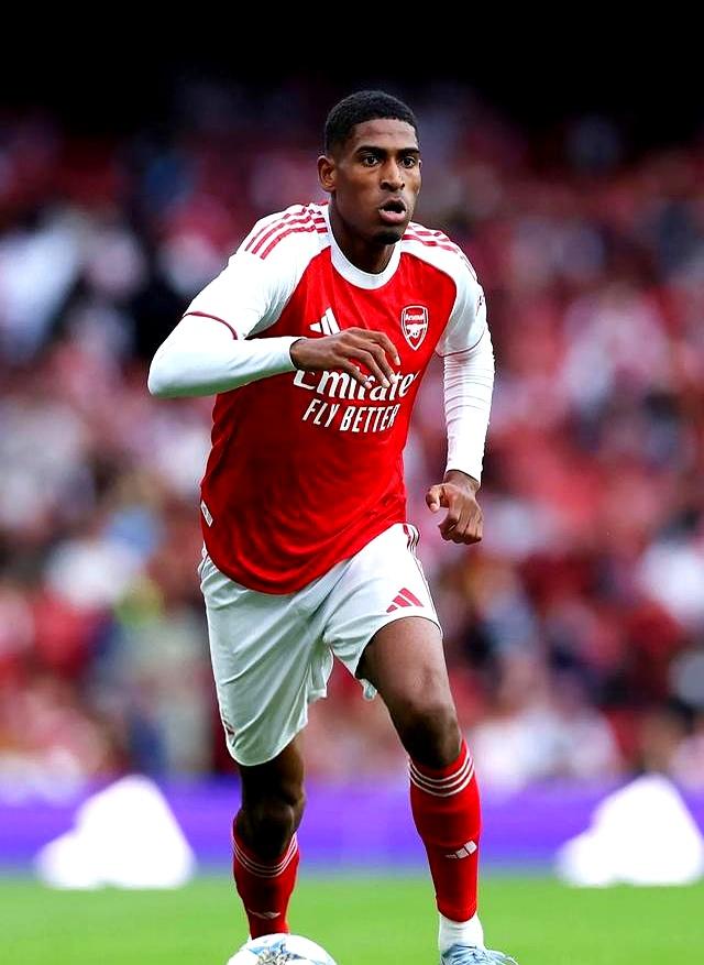 ng体育官网关于阿森纳训练开放日;今夜再遭质疑引欢呼;英超在即;更衣室氛围转暖的信息